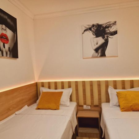 Airport Easy Link Apartment Iasi Ngoại thất bức ảnh