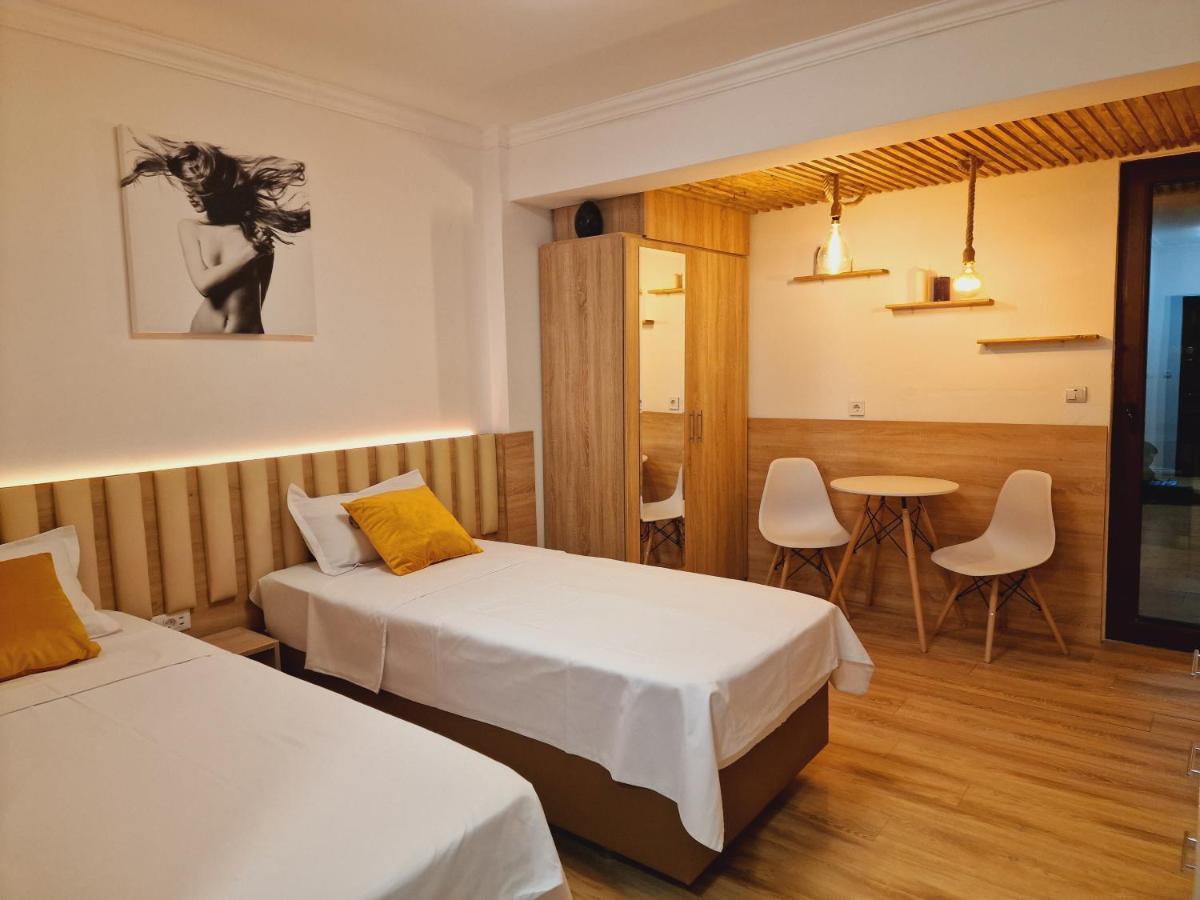 Airport Easy Link Apartment Iasi Ngoại thất bức ảnh