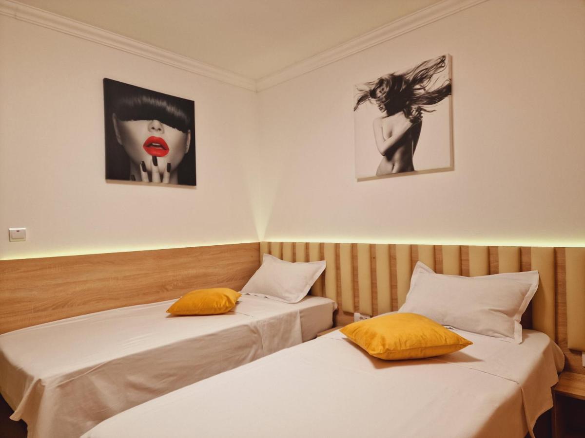 Airport Easy Link Apartment Iasi Ngoại thất bức ảnh