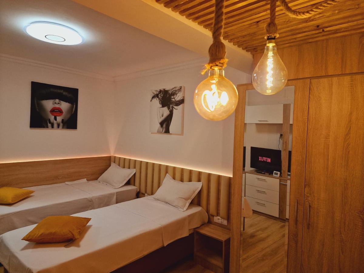 Airport Easy Link Apartment Iasi Ngoại thất bức ảnh