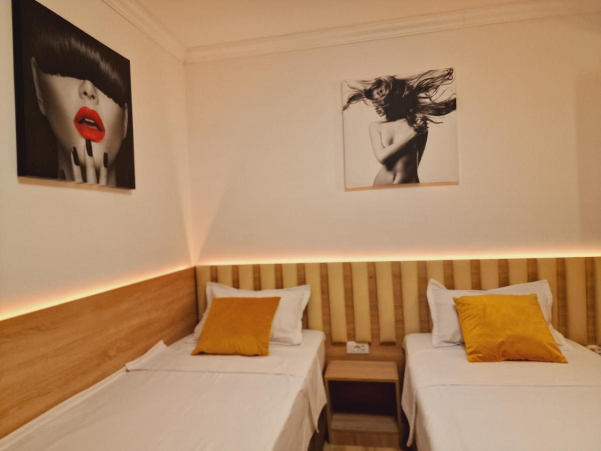 Airport Easy Link Apartment Iasi Ngoại thất bức ảnh