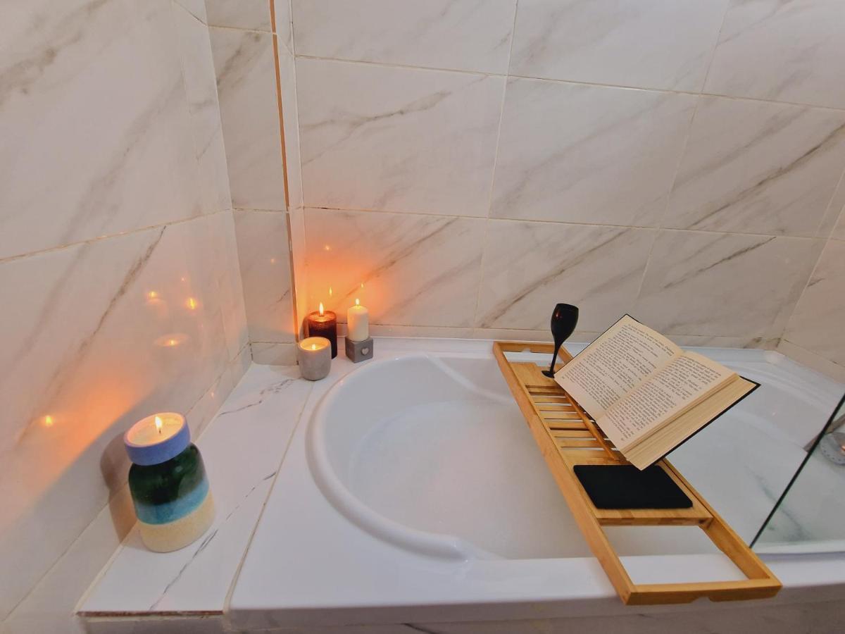 Airport Easy Link Apartment Iasi Ngoại thất bức ảnh