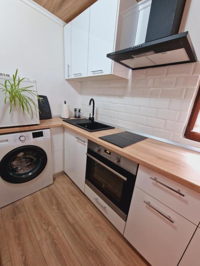 Airport Easy Link Apartment Iasi Ngoại thất bức ảnh
