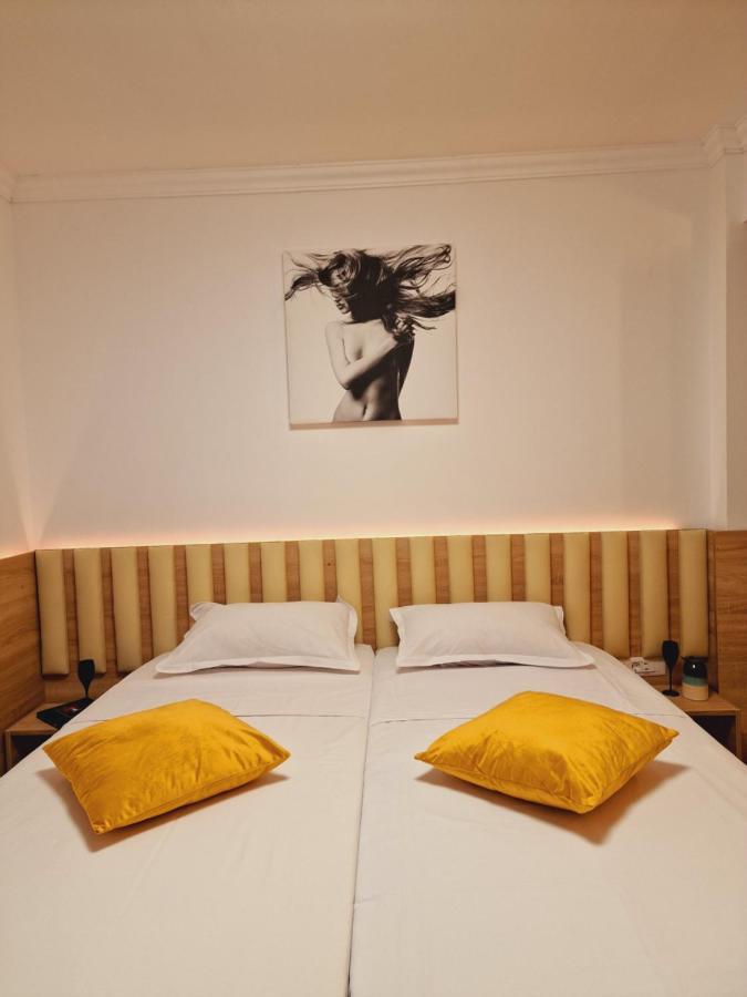 Airport Easy Link Apartment Iasi Ngoại thất bức ảnh